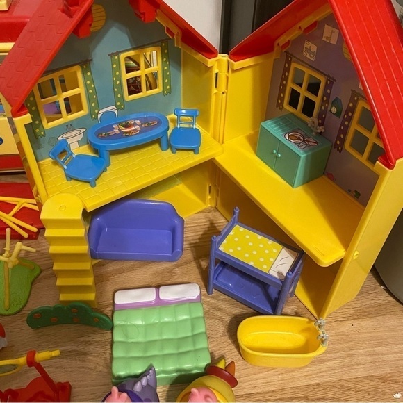 Peppa Pig HUGE Playset Lot Figures Camper Van Peek N Surprise Fold House Car - Picture 9 of 11